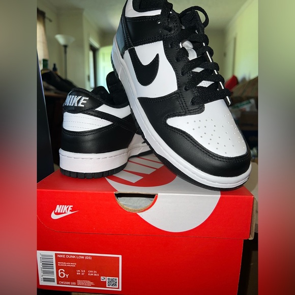 Nike Dunk Low (GS) - Picture 2 of 3